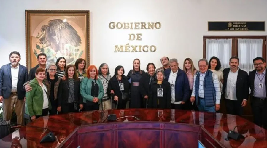 sheinbaum-se-reune-con-comite-eureka-para-atender-victimas-0c397441 La presidenta Claudia Sheinbaum sostuvo una reunión con integrantes del Comité Eureka para dar seguimiento a las demandas de verdad, justicia y búsqueda de respuestas para las víctimas y familiares de personas desaparecidas durante el periodo conocido como la