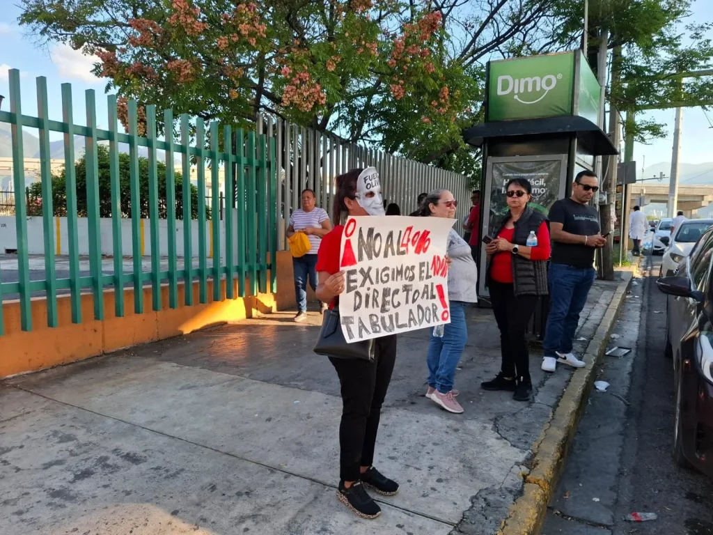 Sindicalizados del IMSS bloquean avenida en Monterrey 2 sindicalizados bloquean constitucion 2