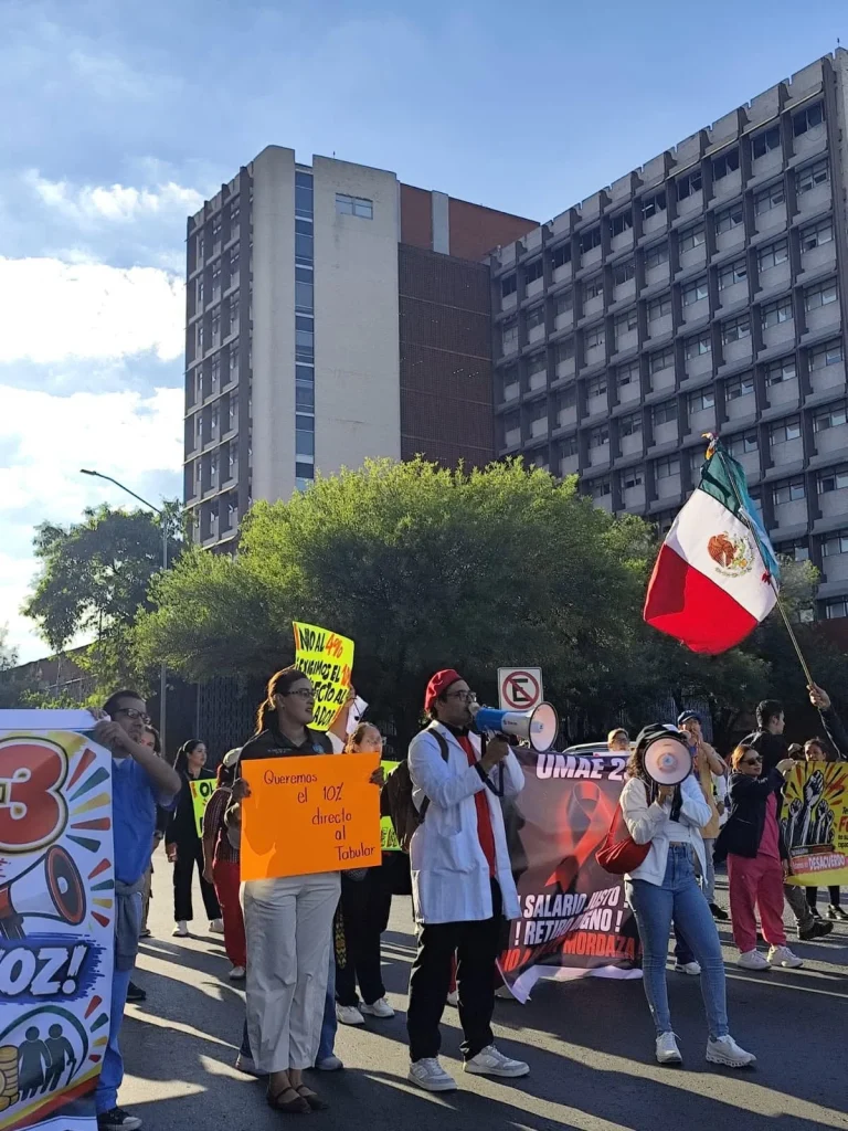 Sindicalizados del IMSS bloquean avenida en Monterrey 3 sindicalizados bloquean constitucion 3