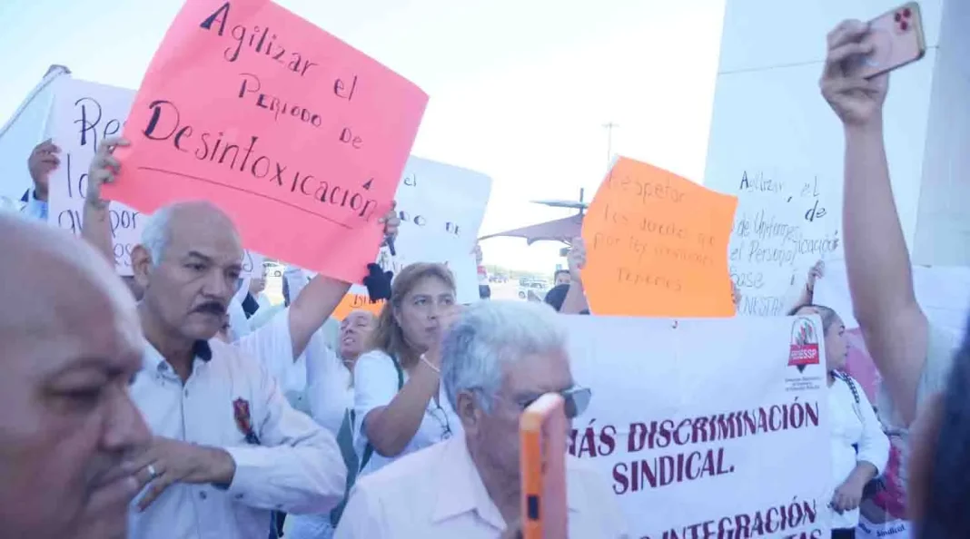 sindicatos-de-salud-protesta-victoria Protesta de los sindicatos de Salud en la Torre Bicentenario de Ciudad Victoria.