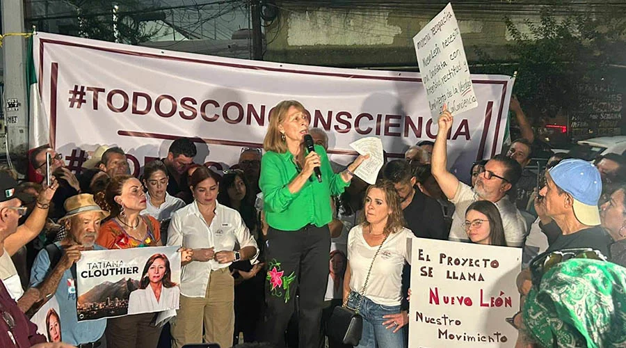 tatiana_morena_clara_luz Luego de no ser favorecida en la contienda interna de Morena por la precandidatura para Gobernador en el 2027, Tatiana Clouthier pidió al partido que remueva a Clara Luz Flores como coordinadora electa, y llamó a sus simpatizantes a no votar por ella si se mantiene en esa posición.