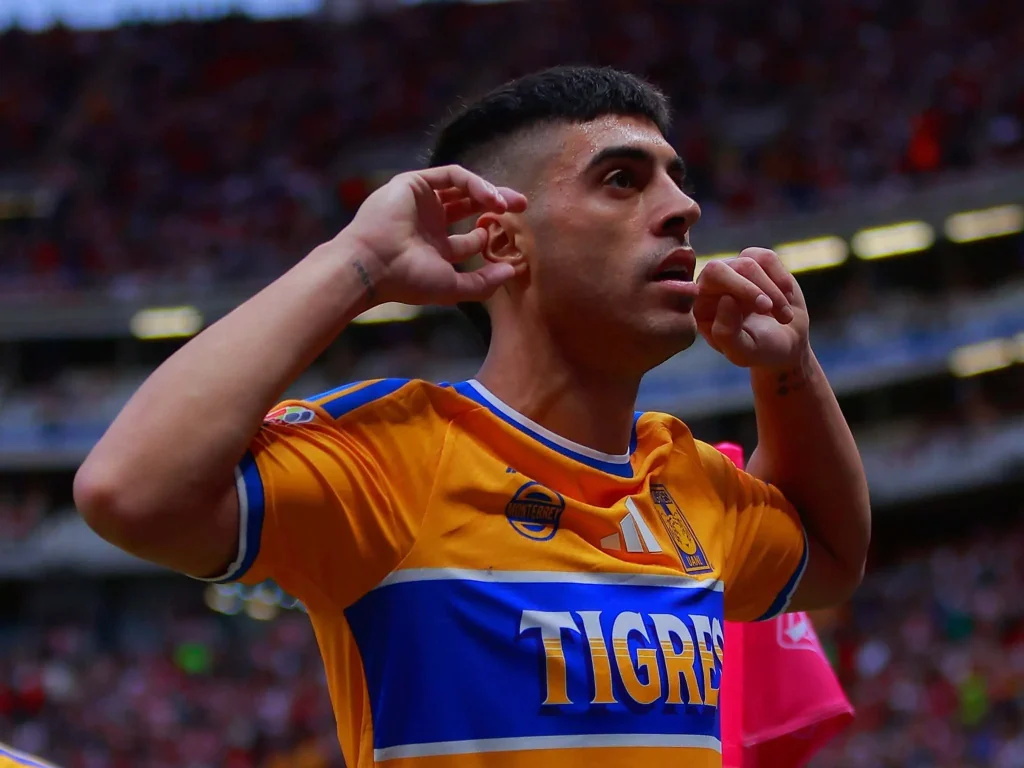 Tigres empata Chivas con 10 jugadores 4 tigres empata chivas 2