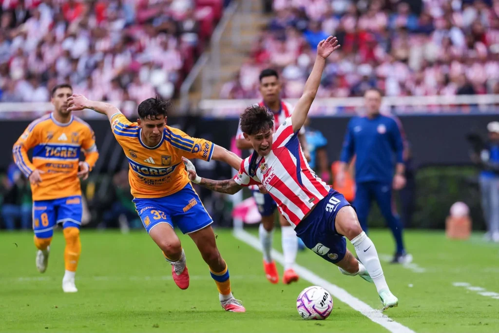 Tigres empata Chivas con 10 jugadores 2 tigres empata chivas 3