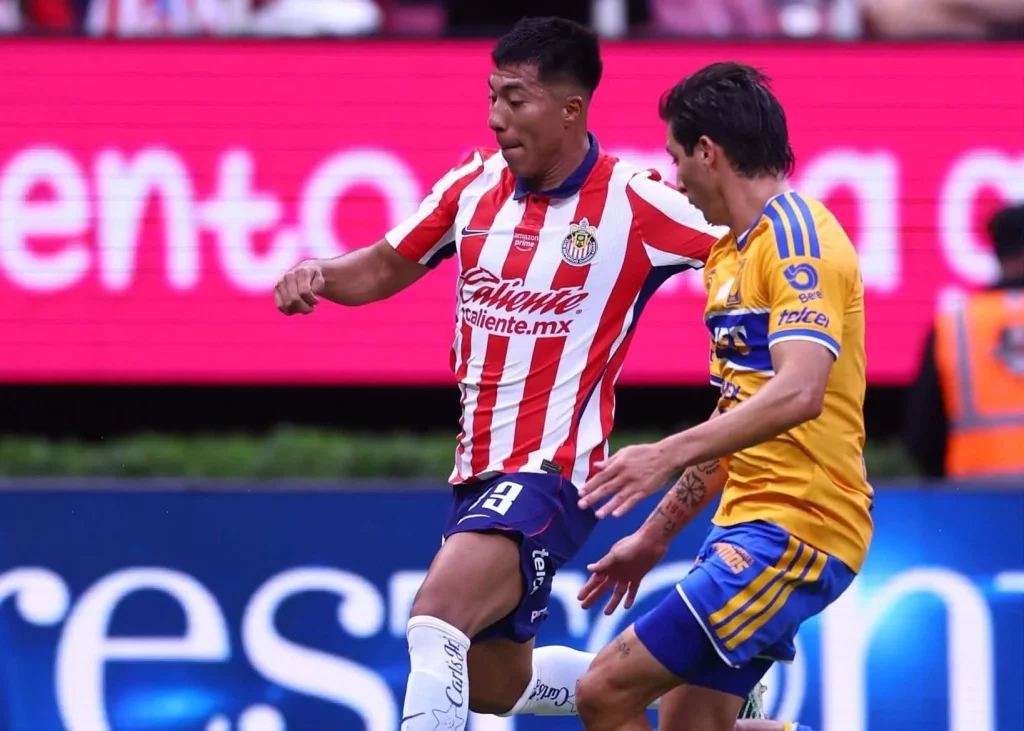 Tigres empata Chivas con 10 jugadores 1 tigres empata chivas 4