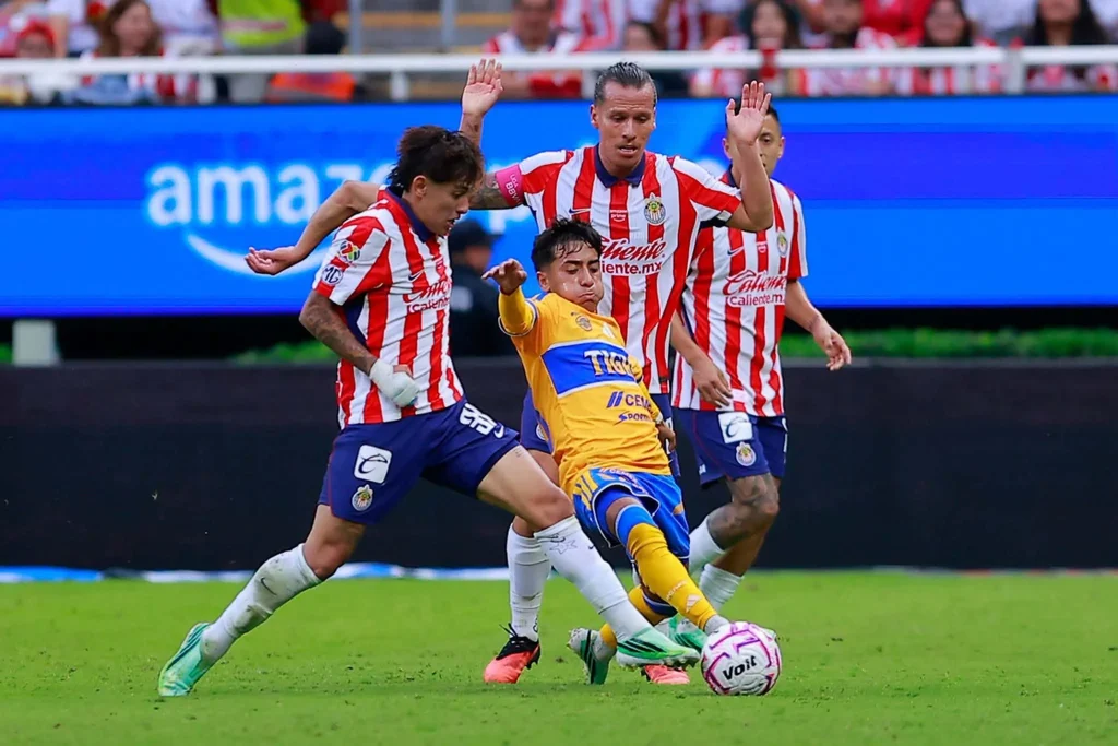 Tigres empata Chivas con 10 jugadores 5 tigres empata chivas 6