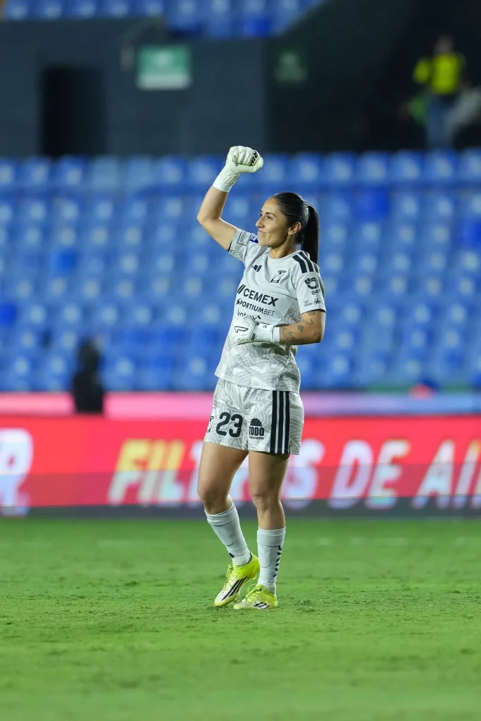 Tigres Femenil vence a Querétaro y asegura su boleto a la Liguilla 13 Tigres Femenil celebra la victoria y su pase a la Liguilla del Apertura 2026.