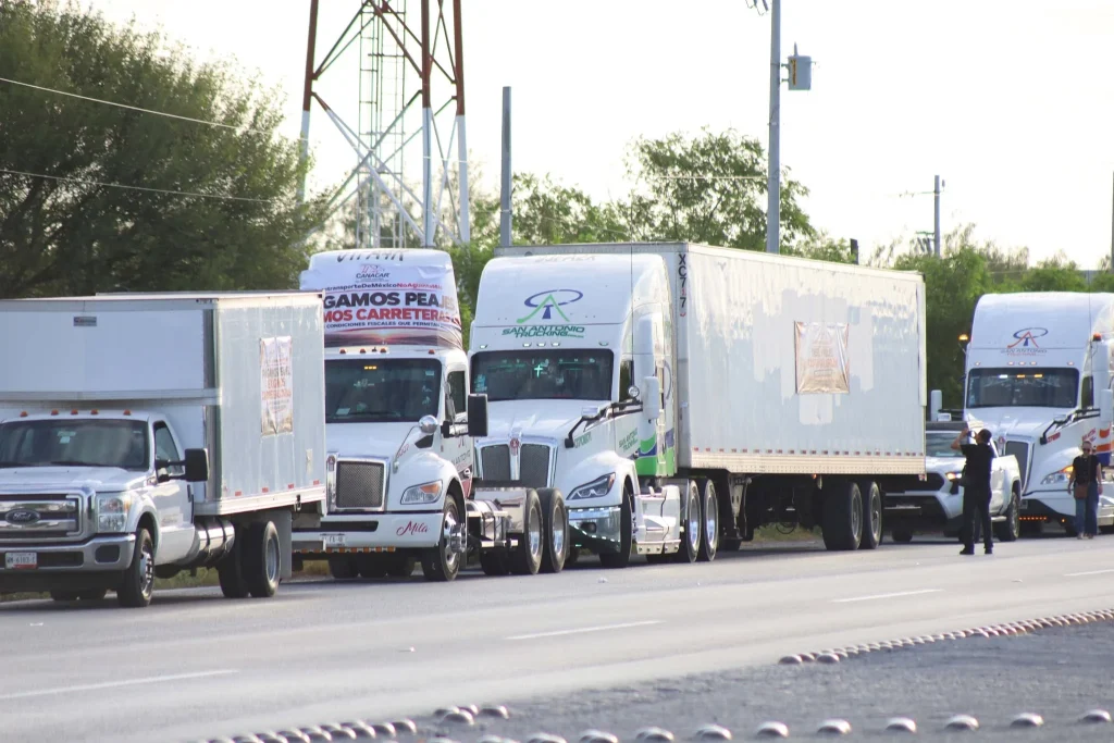 Transportistas se manifiestan en Reynosa; exigen seguridad y apoyos fiscales 3 transportistas se manifiestan reynosa 22