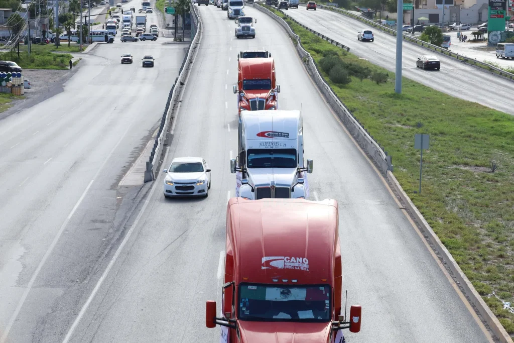 Transportistas se manifiestan en Reynosa; exigen seguridad y apoyos fiscales 7 transportistas se manifiestan reynosa 55