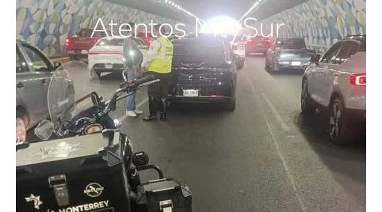 tunel-de-la-loma-larga-accidente-vial Accidente múltiple registrado en el Túnel de la Loma Larga genera tráfico en dirección a Monterrey.